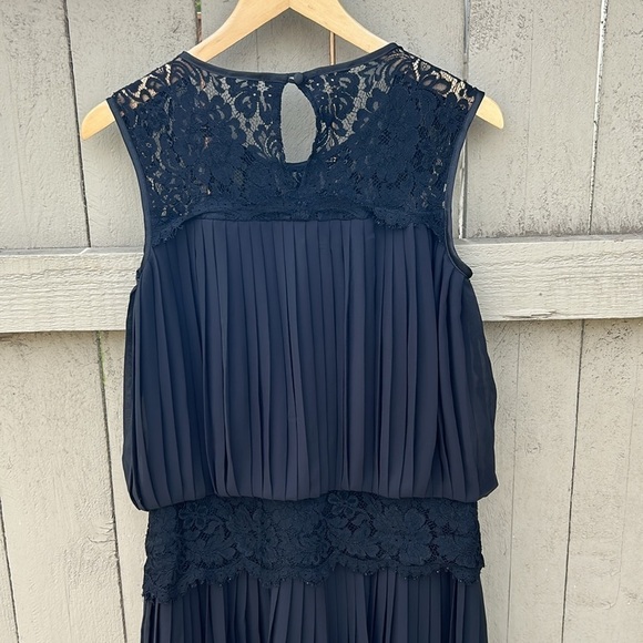 XSCAPE By Joanna Chen Little Black Dress With Cap Sleeves and Rouching Sz 8 - Picture 6 of 7